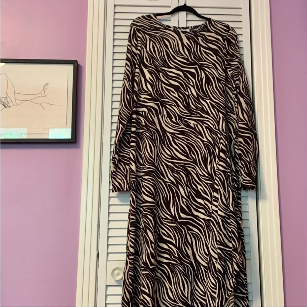 Long Sleeve Maxi Zebra Dress with Ruffle Skirt Detail - Picture 5 of 7